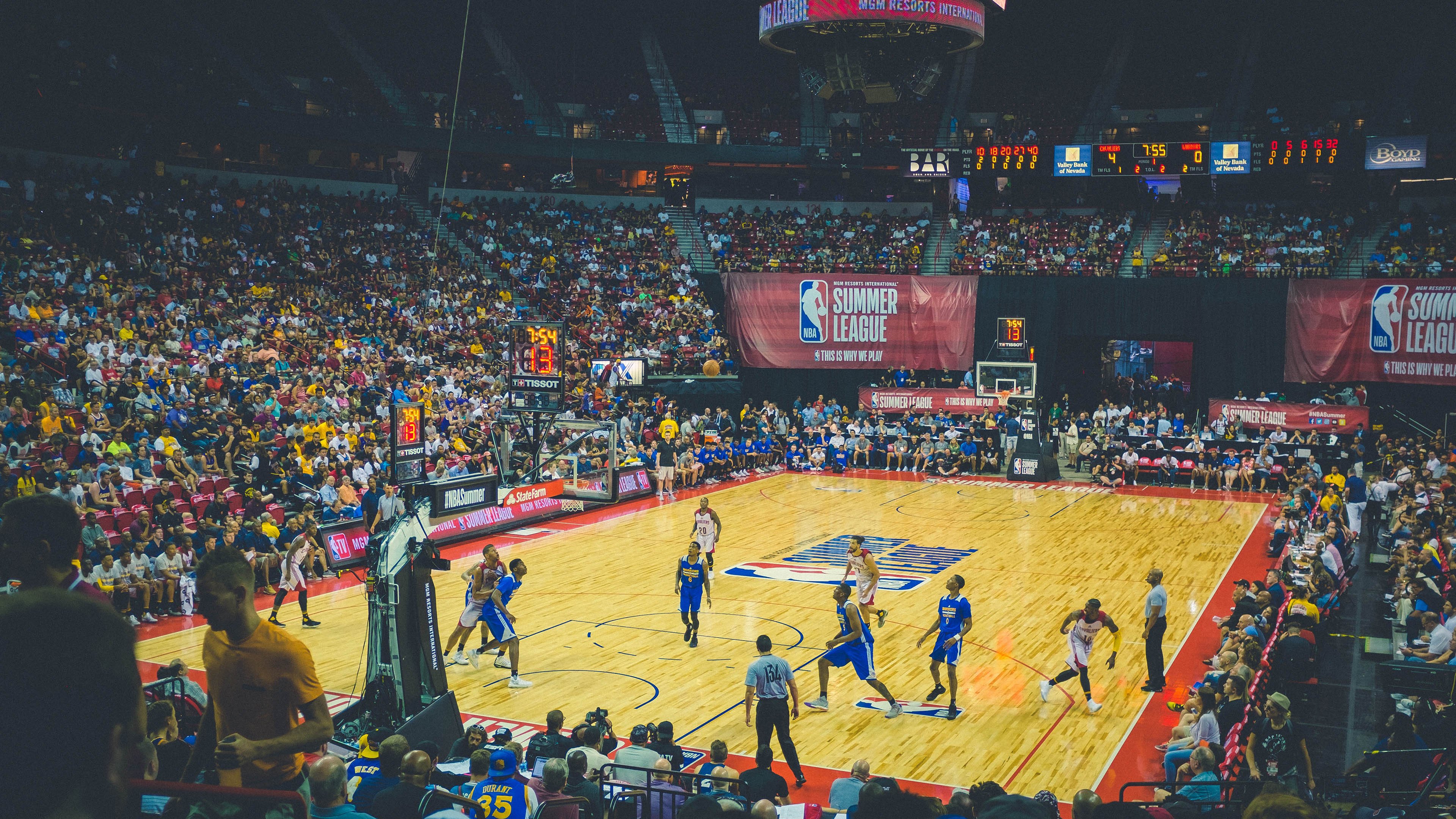 “英超进入收官冲刺，争冠格局待定”，英超争冠2021